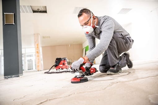 Flex Betonschleifer im Einsatz